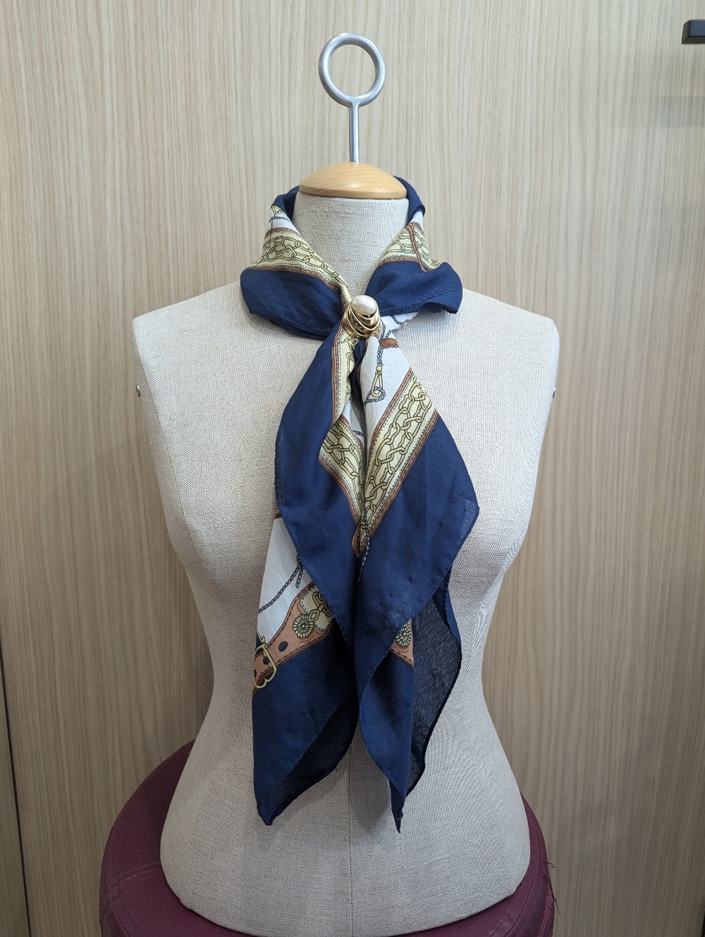 Vintage Golden Pearl Scarf Brooch/ Pin - Picture 2 of 4